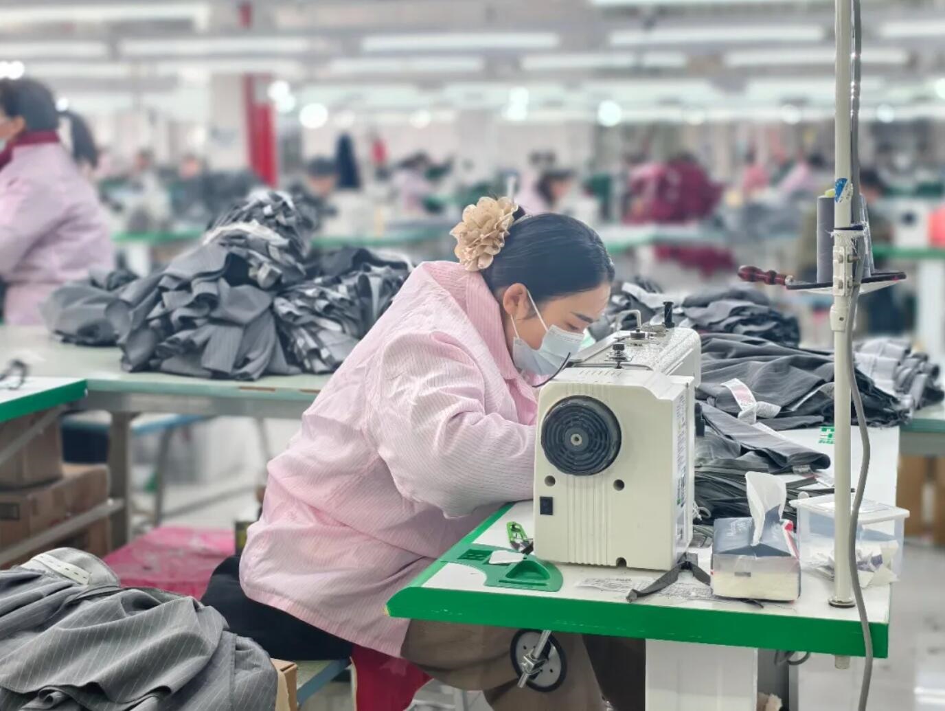 探廠｜在高郵，見證中捷與服裝企業(yè)的“逆勢(shì)共生”