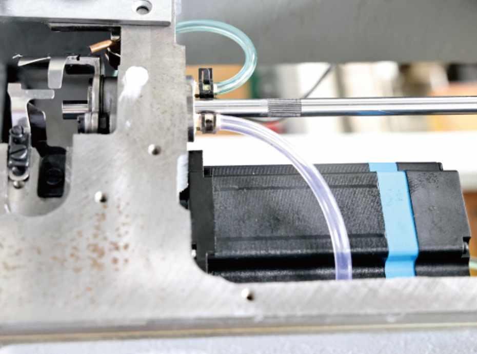 Motor-Driven Thread Trimming Structure