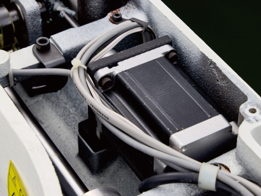 Intelligent Thick/Thin Fabric Lifting Intermediate Presser Foot Improves Sewing Quality