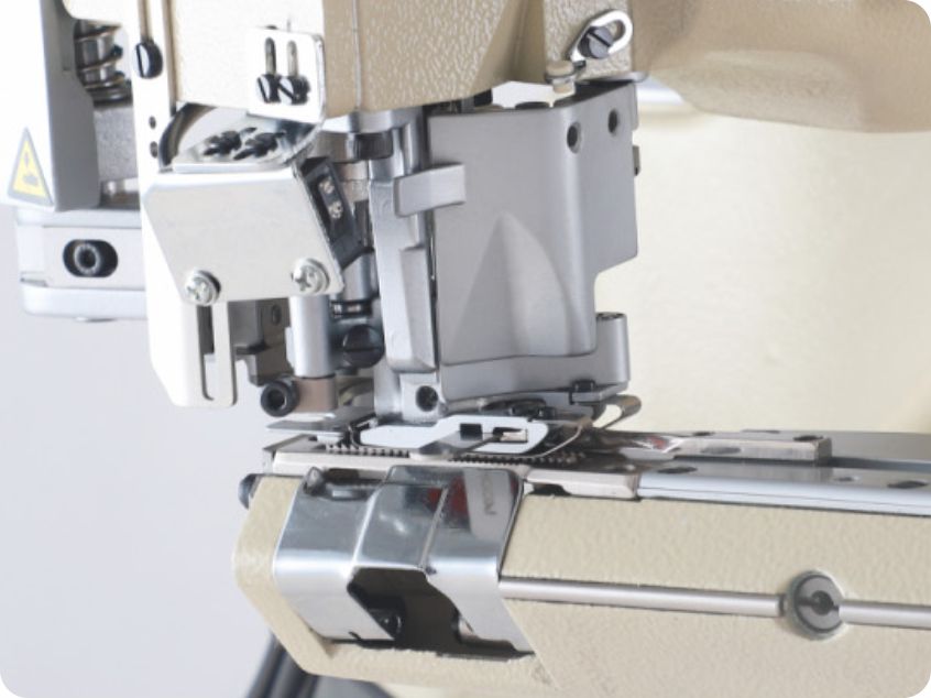 Patented oil-leakage prevention device; standard-equipped with a high-strength nano-plated needle bar for enhanced durability.