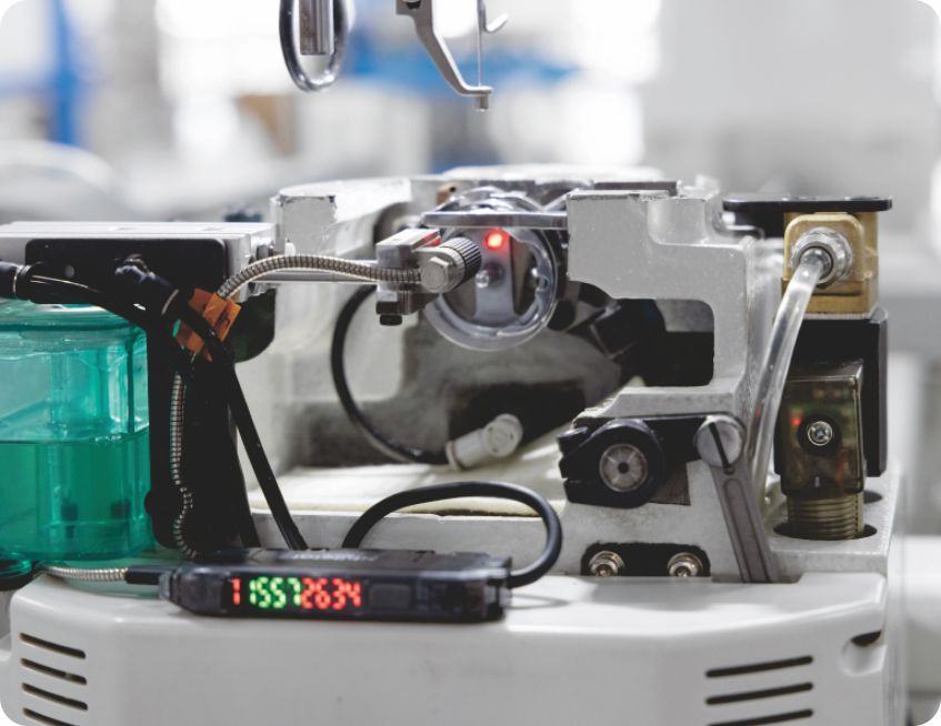 Bobbin thread monitoring needs no threading and avoids fabric damage