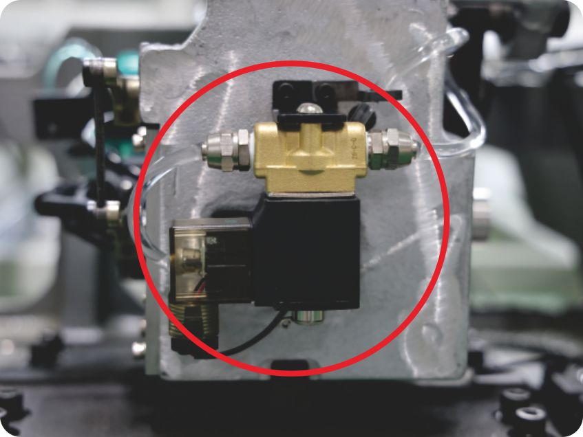 Electronically controlled oil dosage saves oil and prevents pollution
