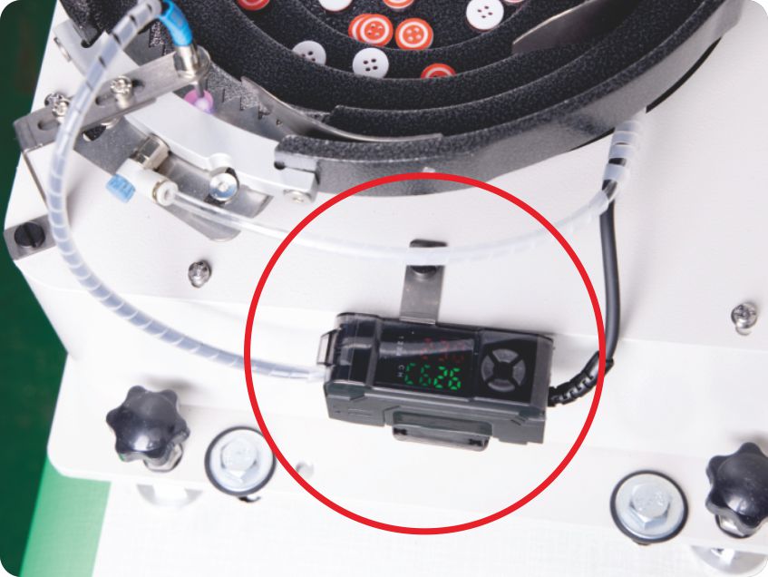 Intelligent button color recognition