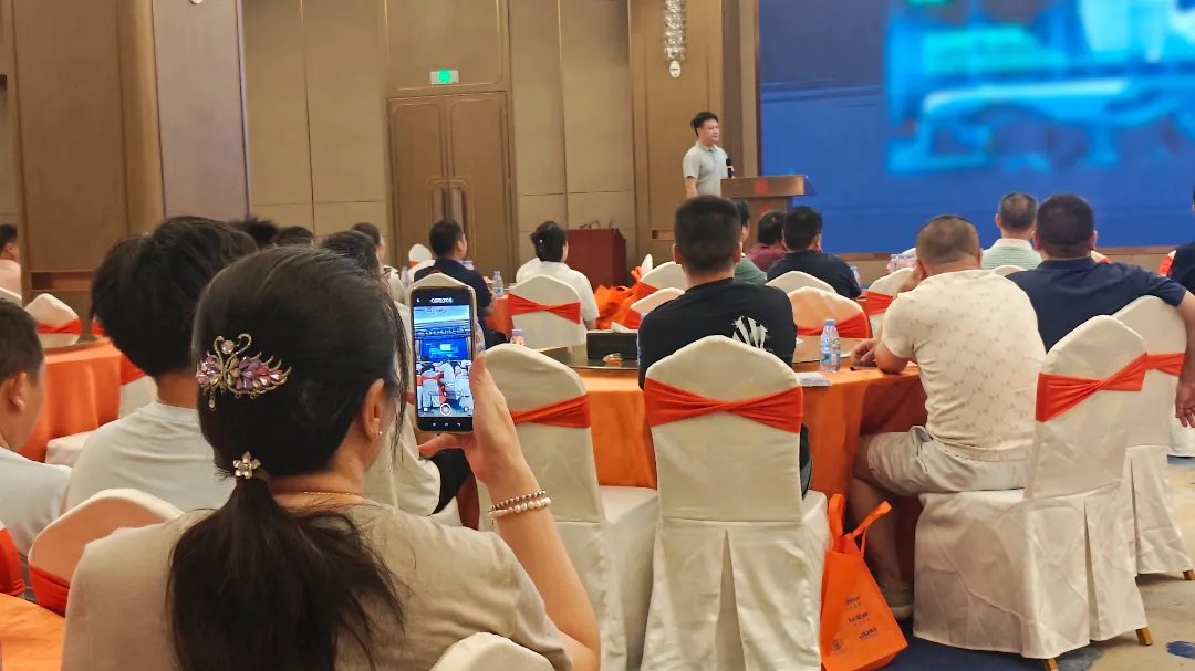 “線跡大師”燃動泉州，客戶力薦“換機首選”！